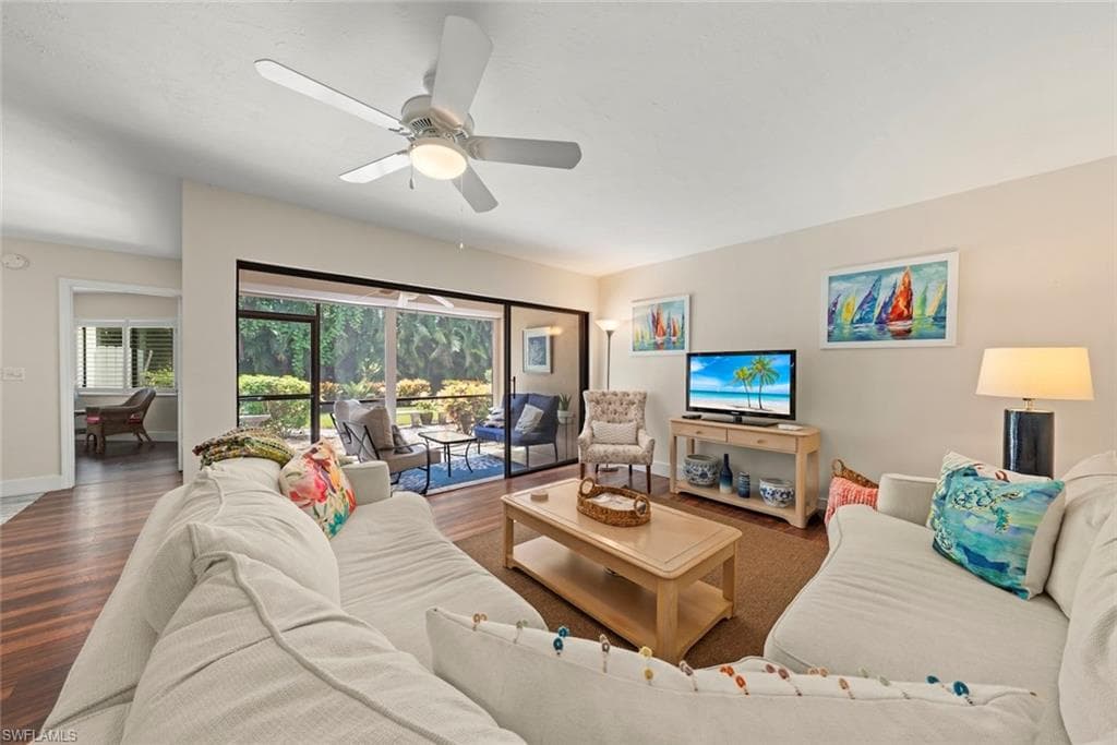 592 Beachwalk CIR 105-4