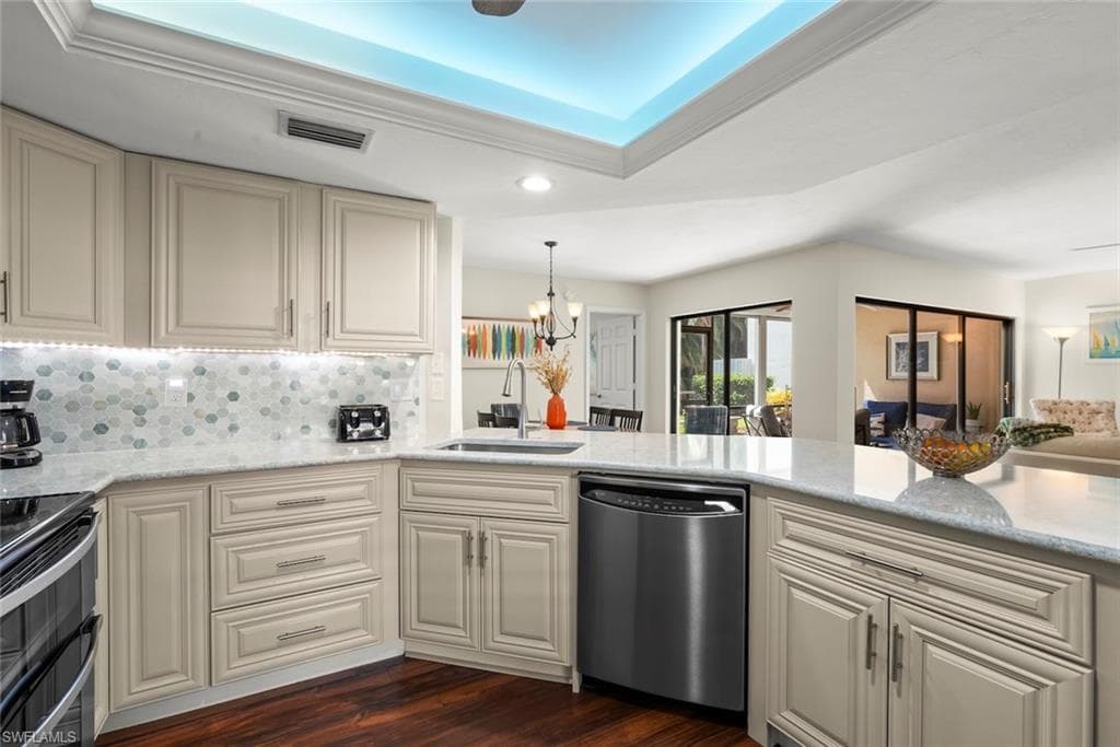 592 Beachwalk CIR 105-9