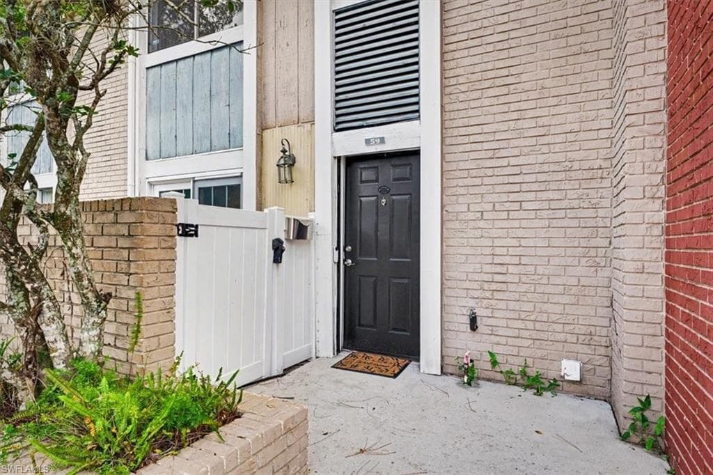 8880 S Old Kings RD 59-32