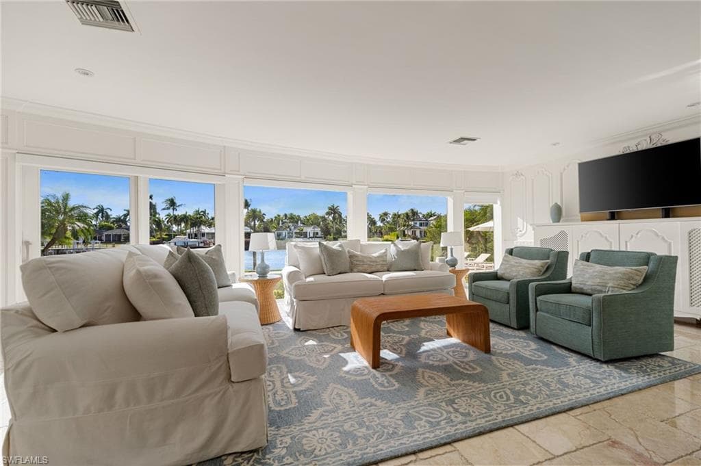 1060 Galleon DR-10