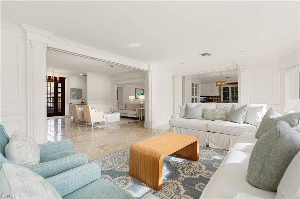 1060 Galleon DR-11