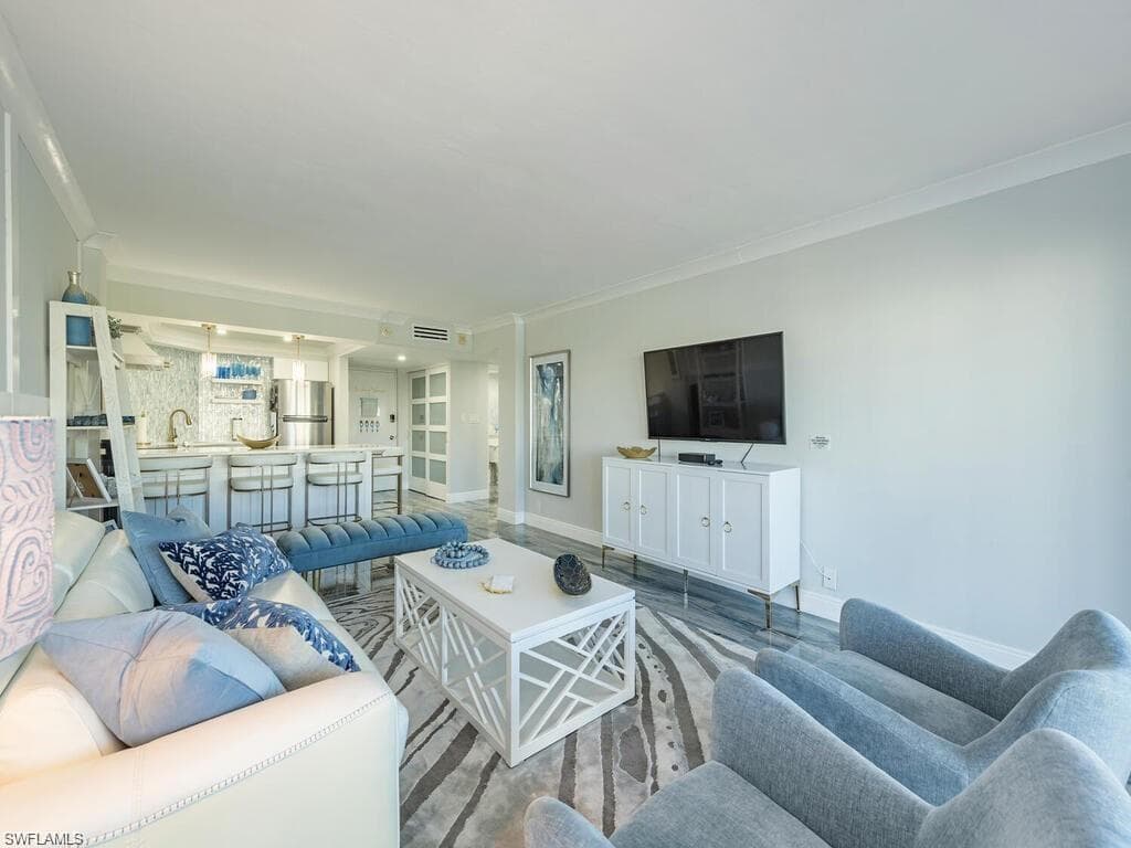 1 Bluebill AVE 703-4