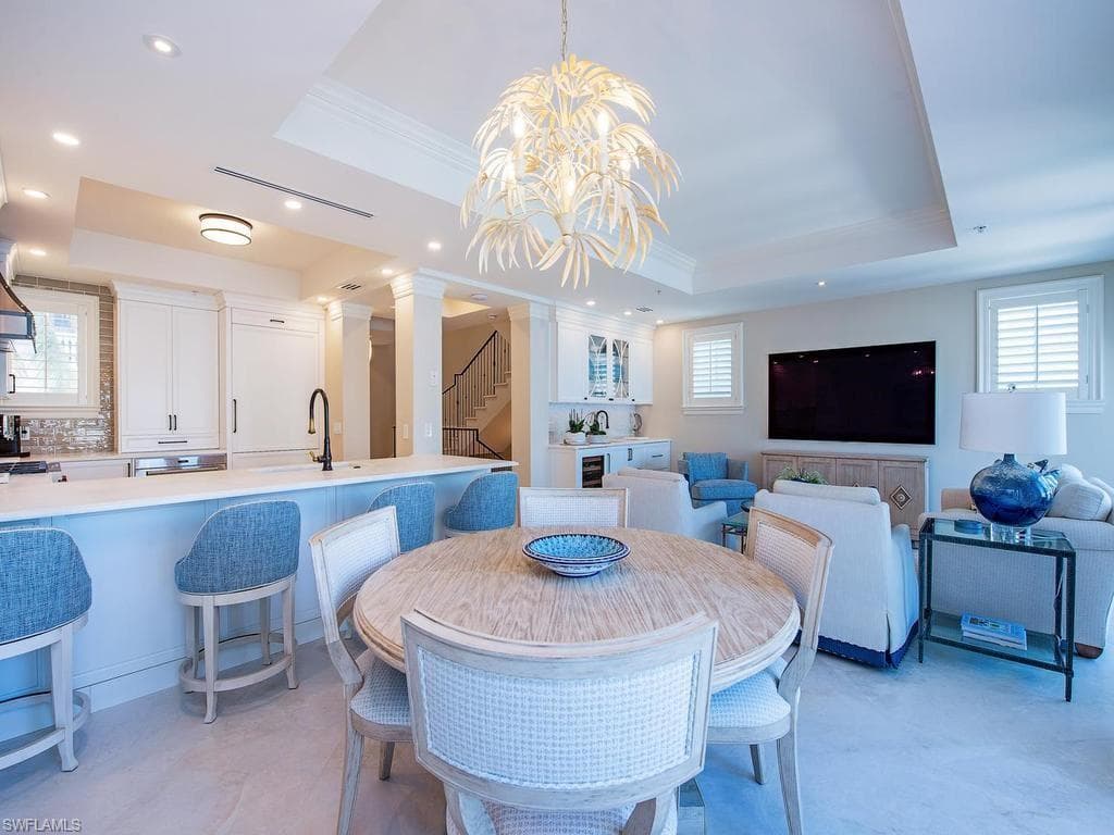 221 Harbour DR 6-12