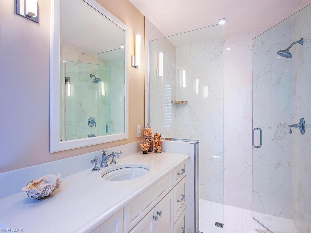 221 Harbour DR 6-22
