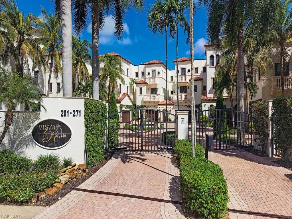 221 Harbour DR 6-1