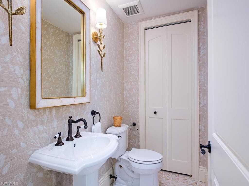 221 Harbour DR 6-28