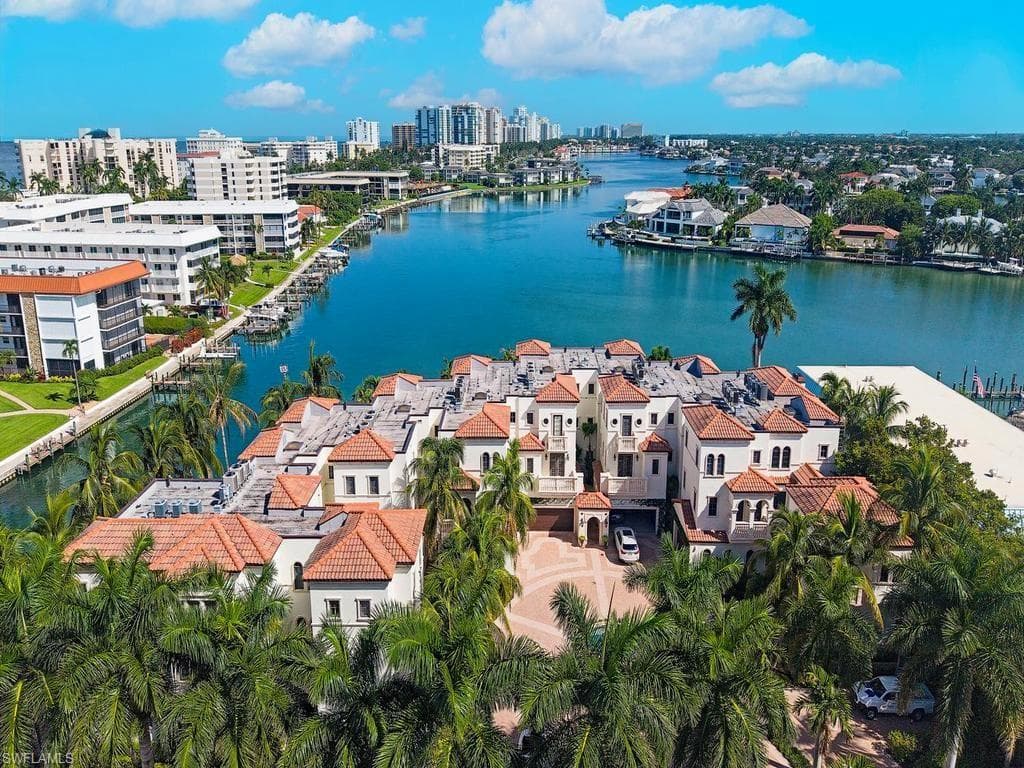 221 Harbour DR 6-34
