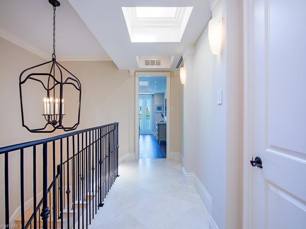 221 Harbour DR 6-18