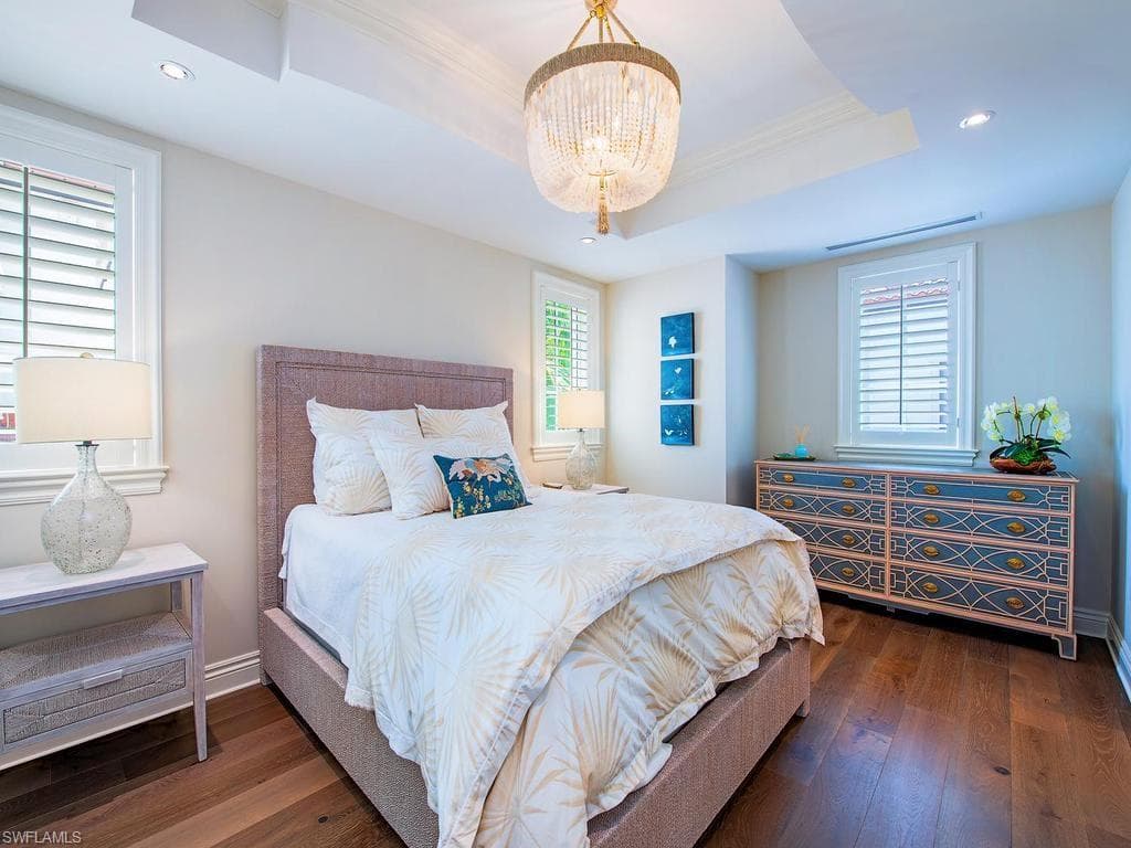 221 Harbour DR 6-19