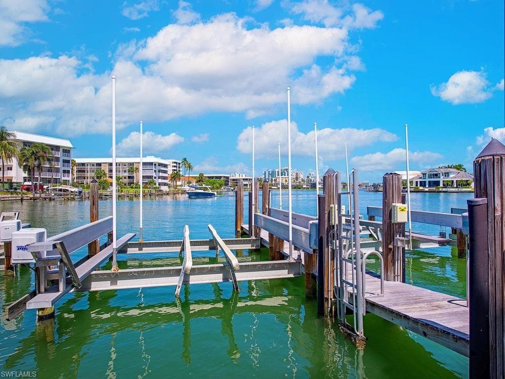 221 Harbour DR 6-31