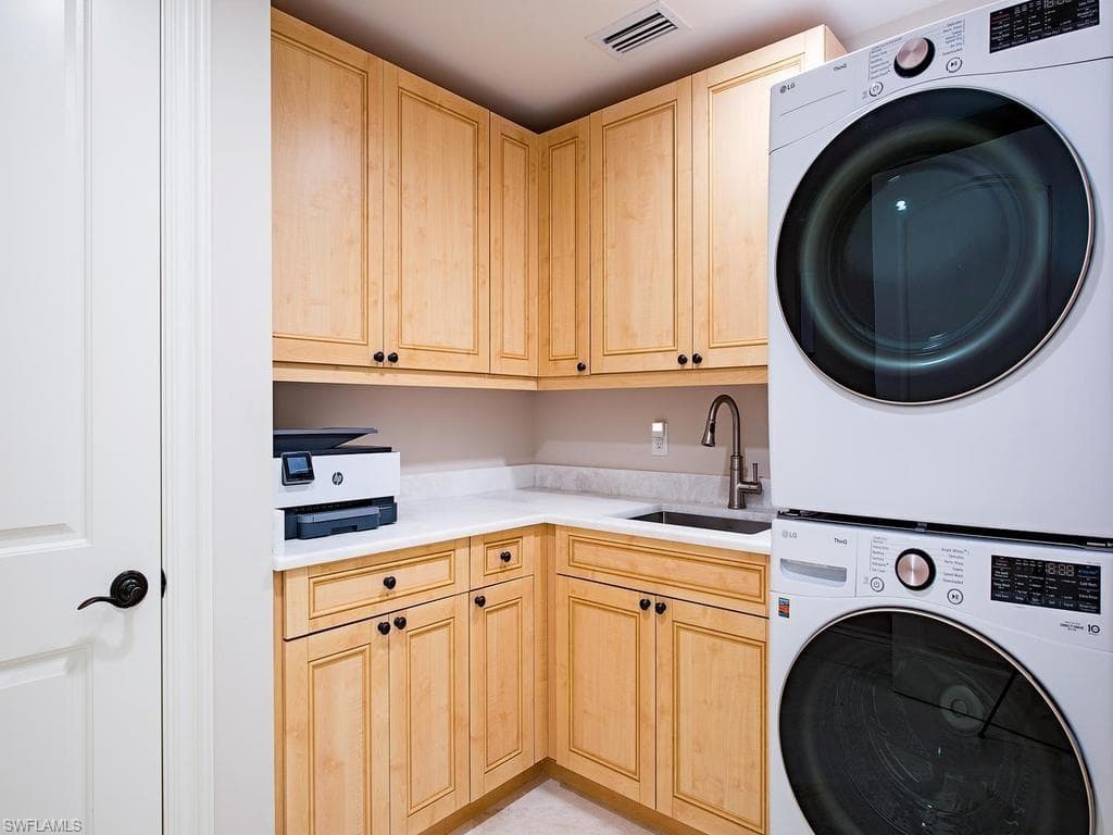 221 Harbour DR 6-29