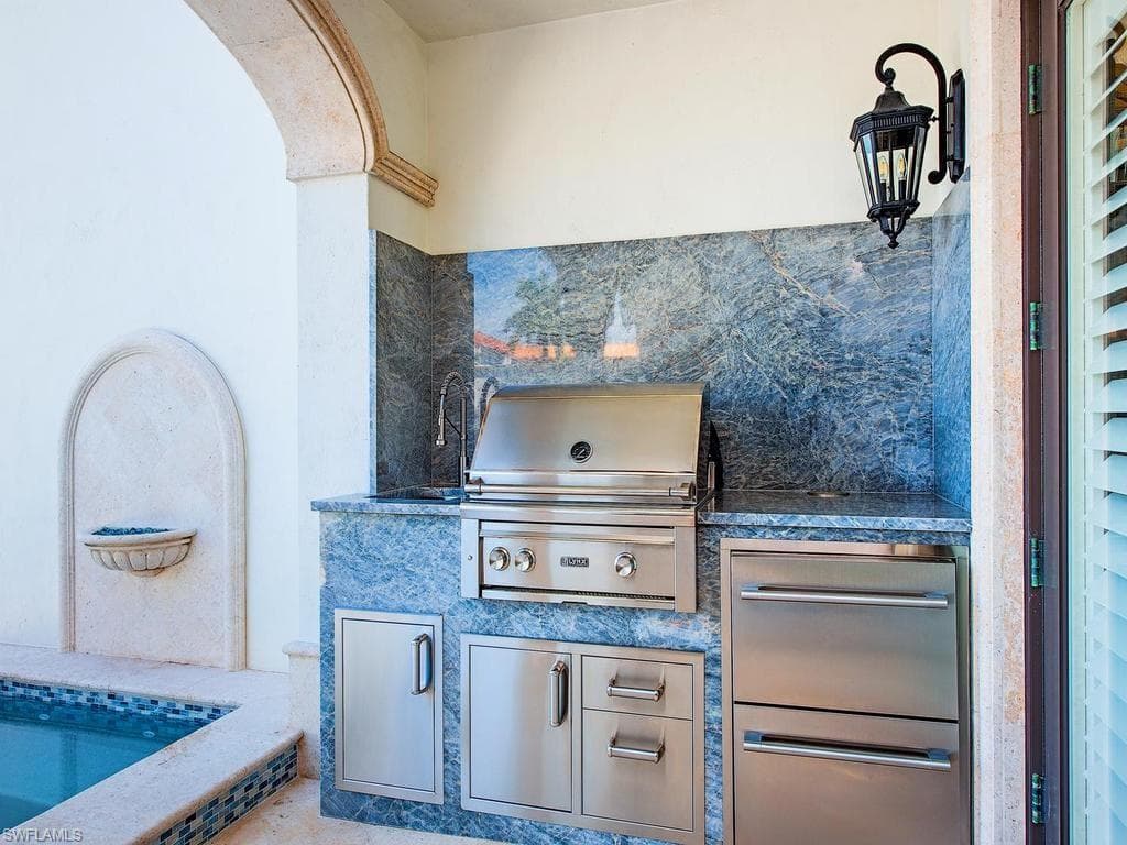 221 Harbour DR 6-8