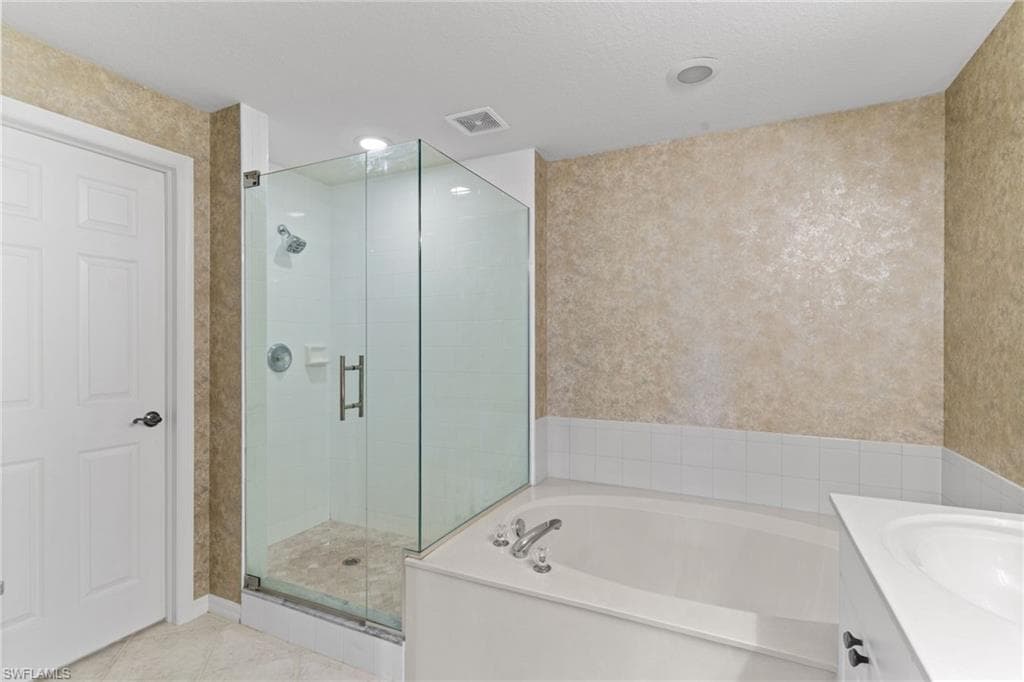 24371 Sandpiper Isle WAY 302-24