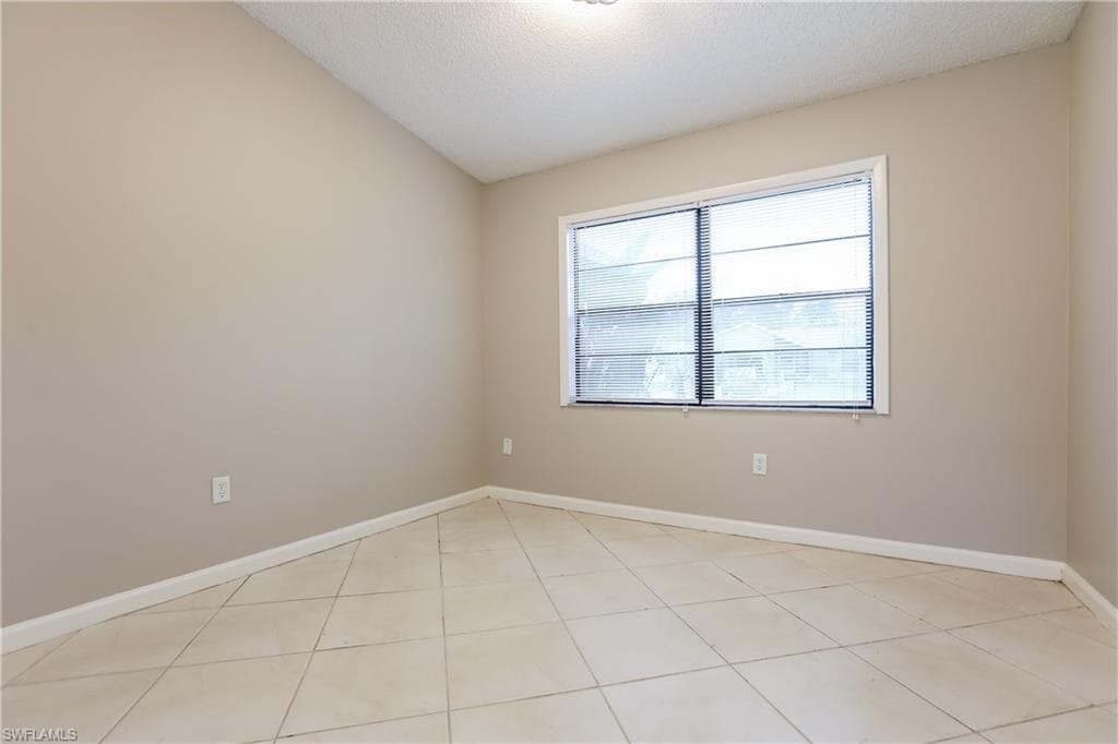 2473 Guthrie CIR-11