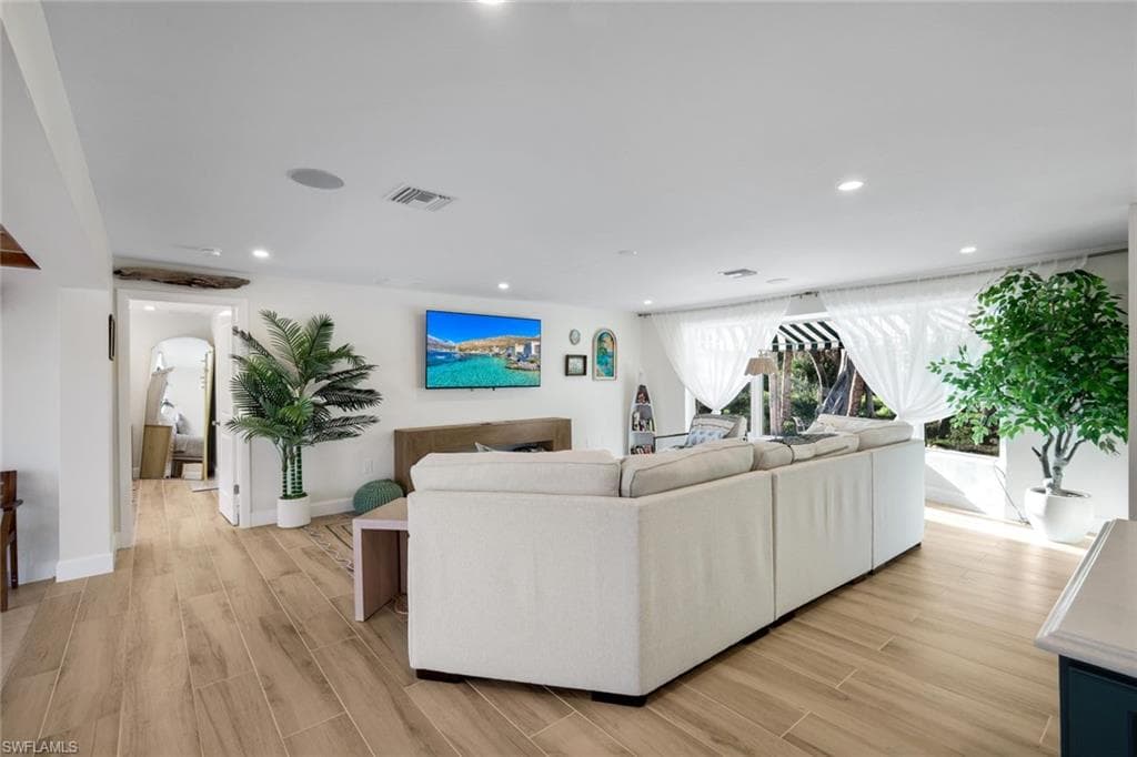 969 Fish Crow RD-33