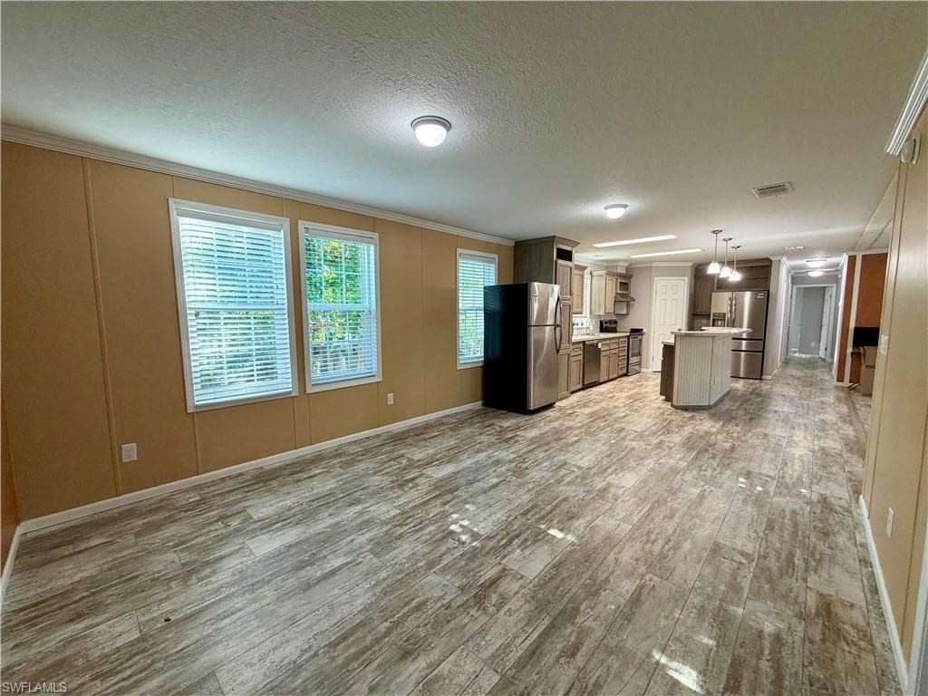 755 Ridgewood DR-6
