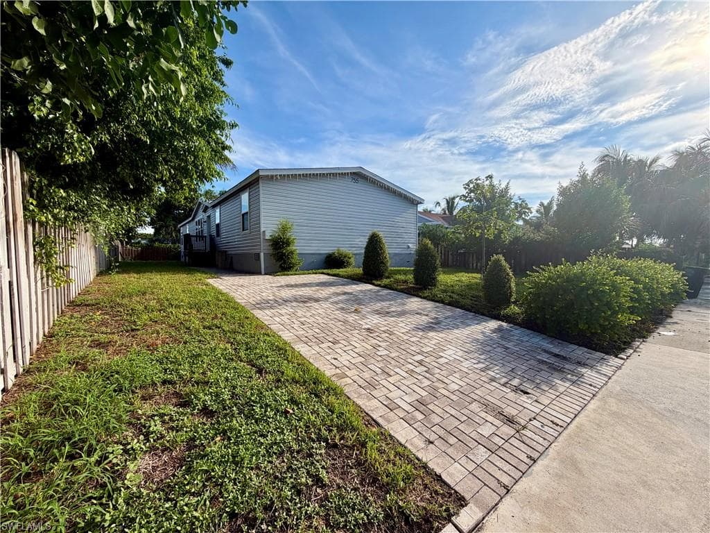 755 Ridgewood DR-1