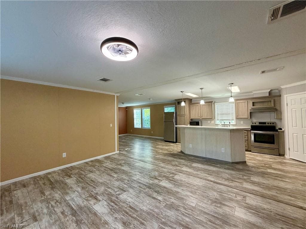 755 Ridgewood DR-4
