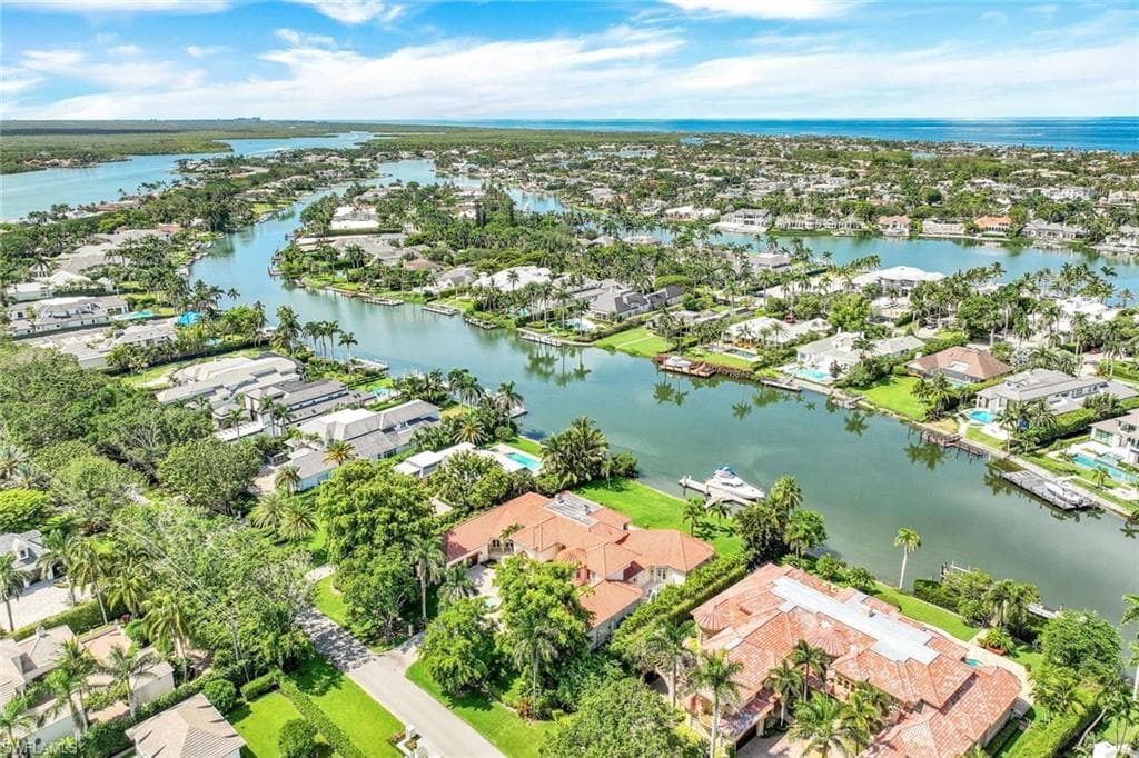 1030 Galleon DR-22