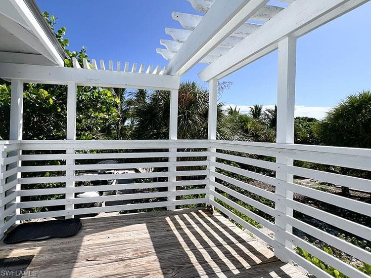 4561 Smugglers DR-32