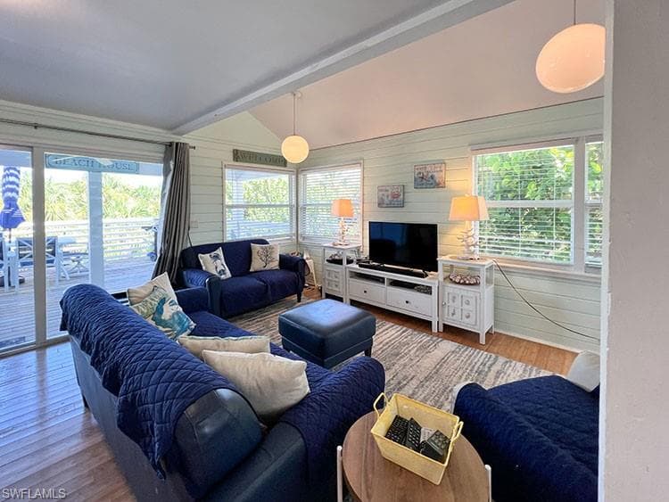 4561 Smugglers DR-9