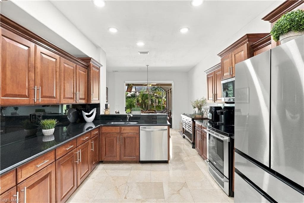 12590 Ivory Stone LOOP-10