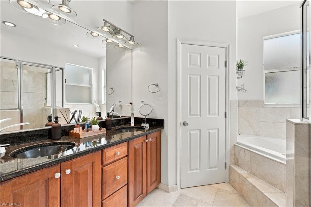 12590 Ivory Stone LOOP-18