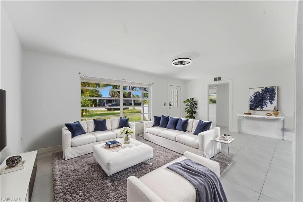 1637 Winkler AVE-6