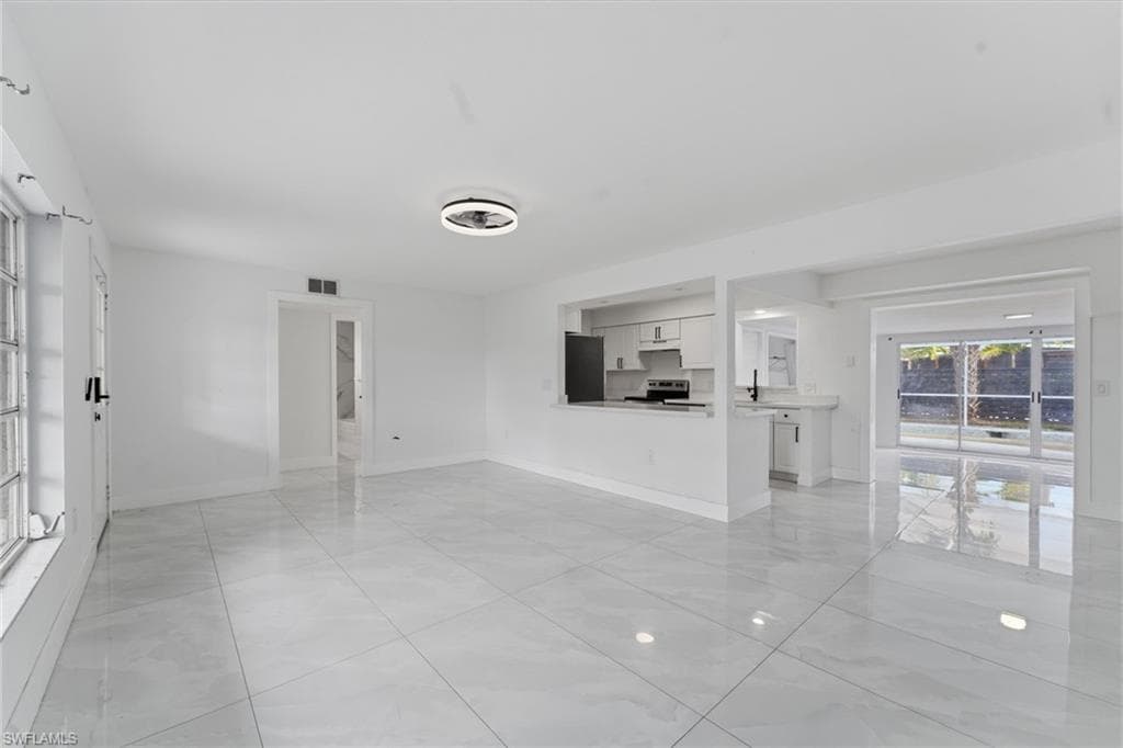 1637 Winkler AVE-7
