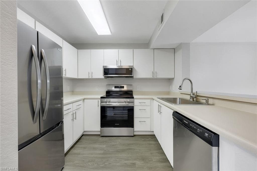8298 Key Royal LN 415-9