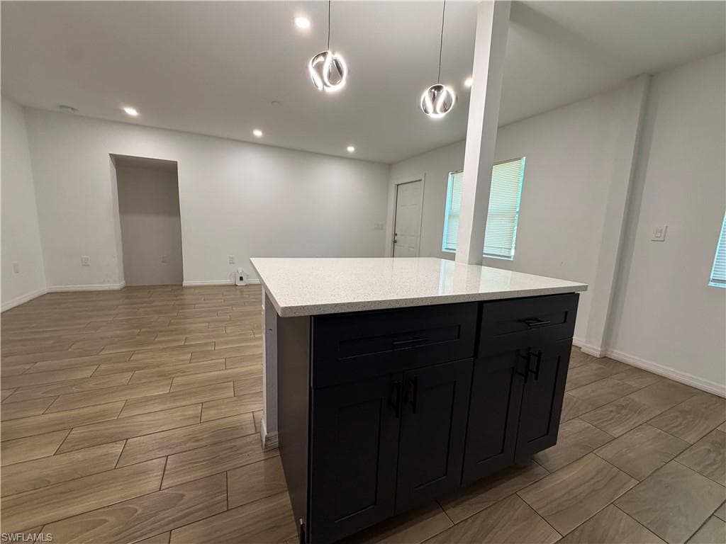 1920 Oakley AVE-5
