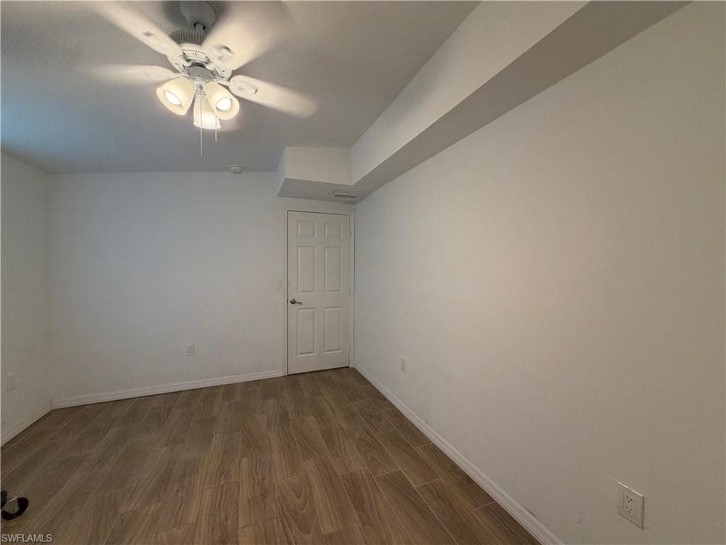1920 Oakley AVE-17