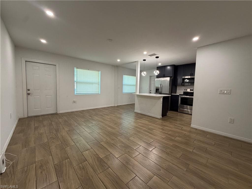 1920 Oakley AVE-3