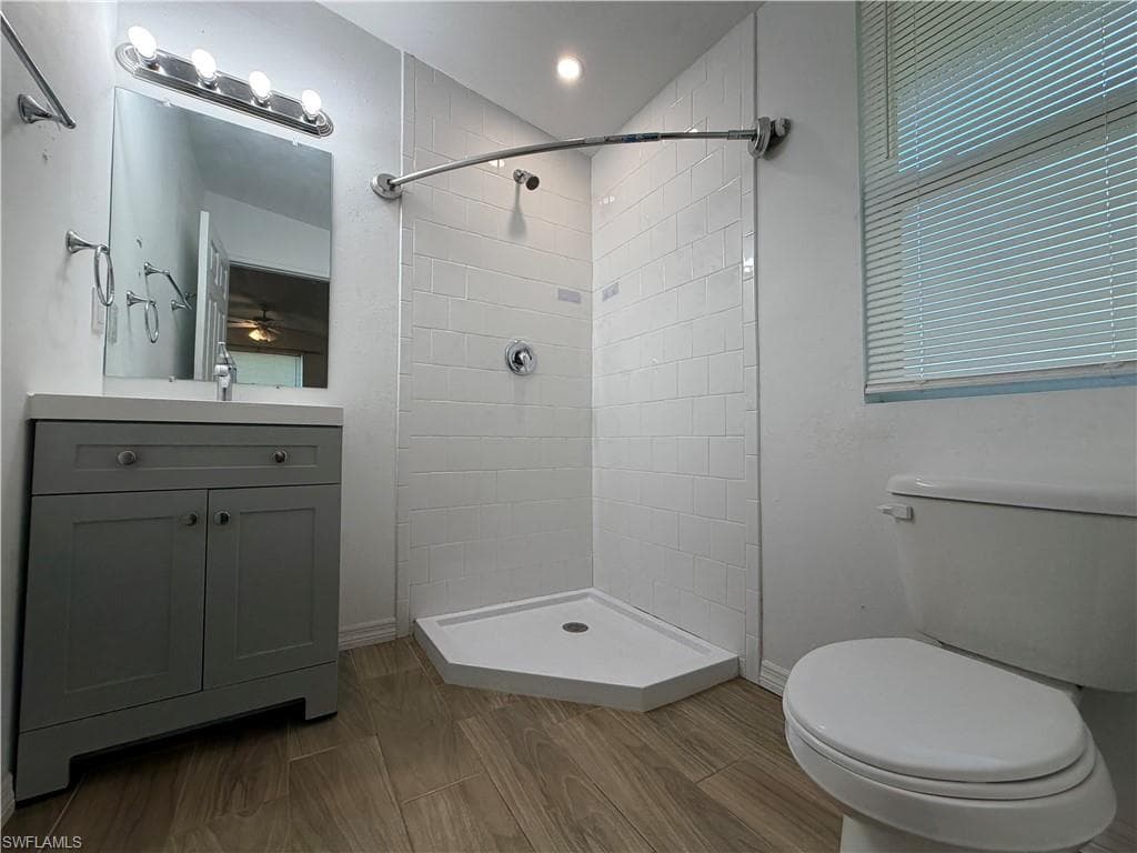 1920 Oakley AVE-9