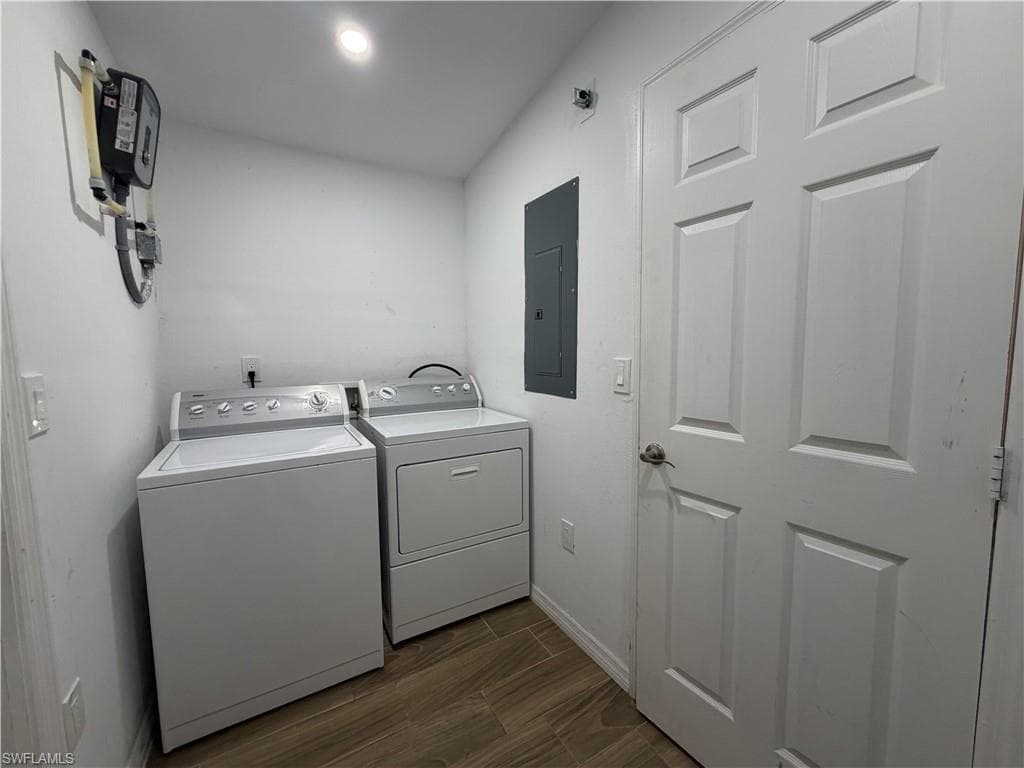 1920 Oakley AVE-15