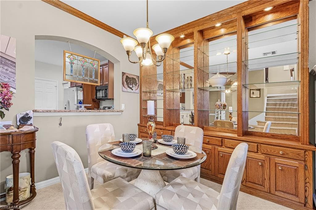 2425 Laurentina LN-6