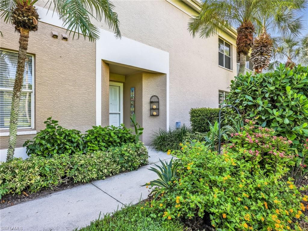 882 Carrick Bend CIR 102-5