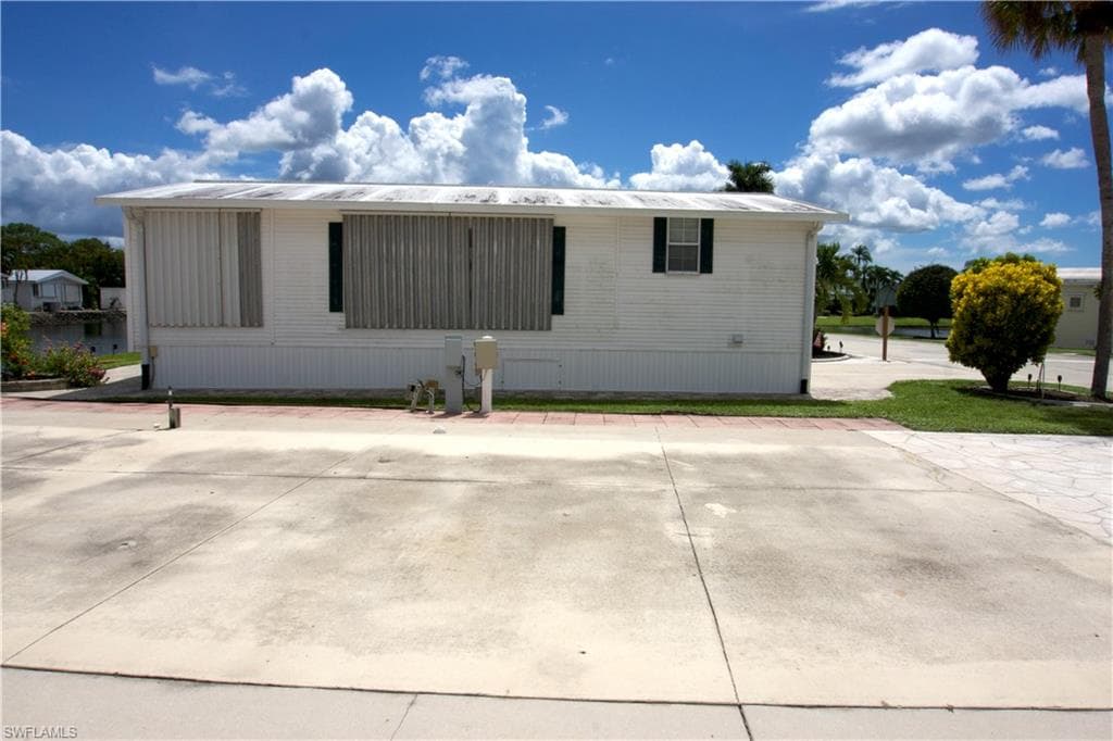 325 Imperial Wilderness BLVD-5