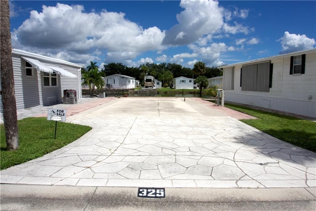 325 Imperial Wilderness BLVD-0