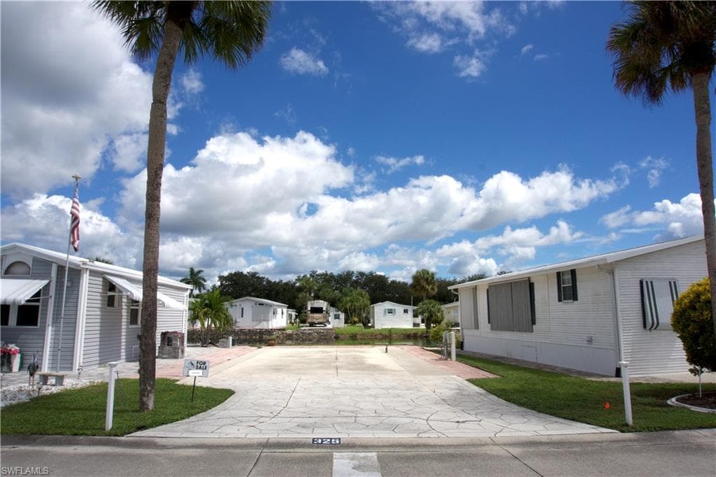 325 Imperial Wilderness BLVD-3
