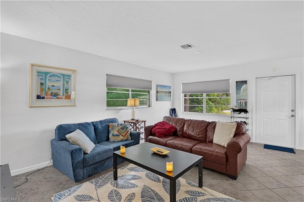 3177 Woodside AVE-5