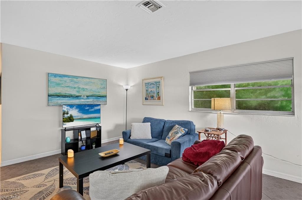 3177 Woodside AVE-6