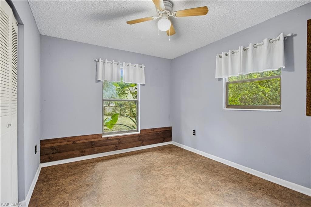 16564 25th LN-22