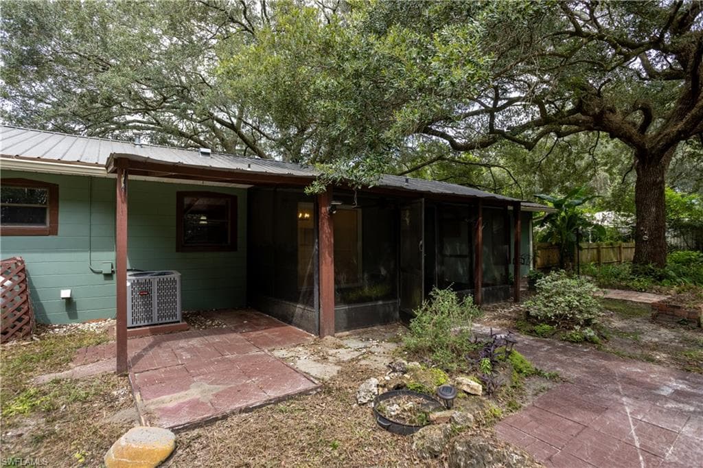 16564 25th LN-32