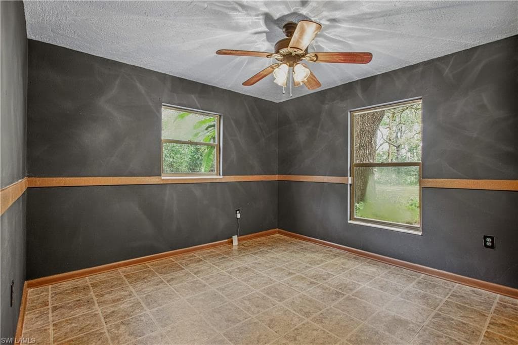 16564 25th LN-24