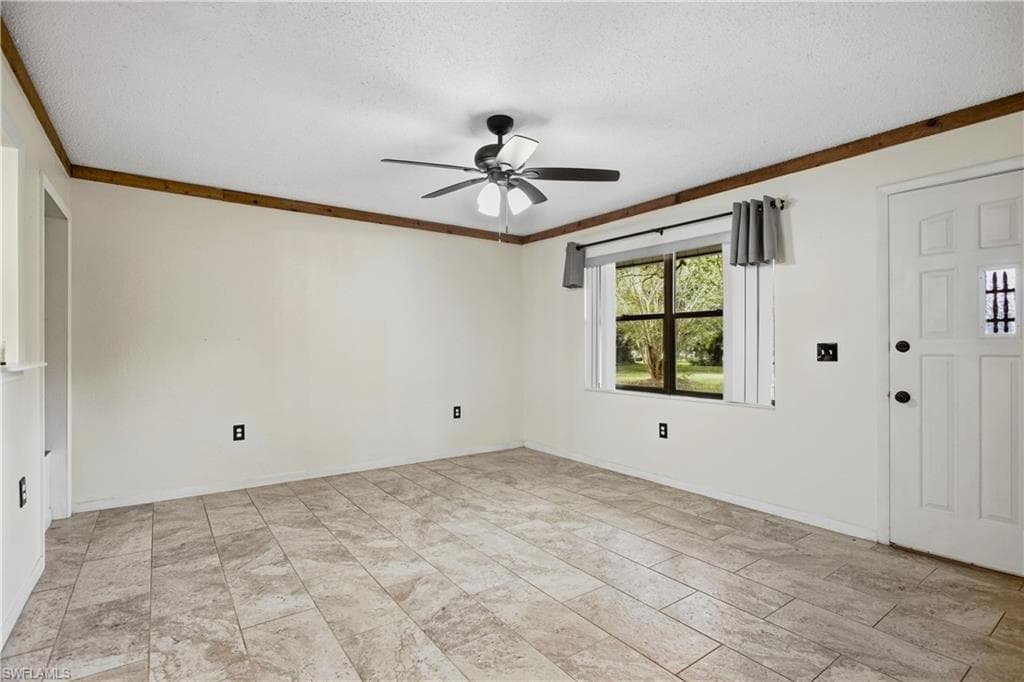 16564 25th LN-11