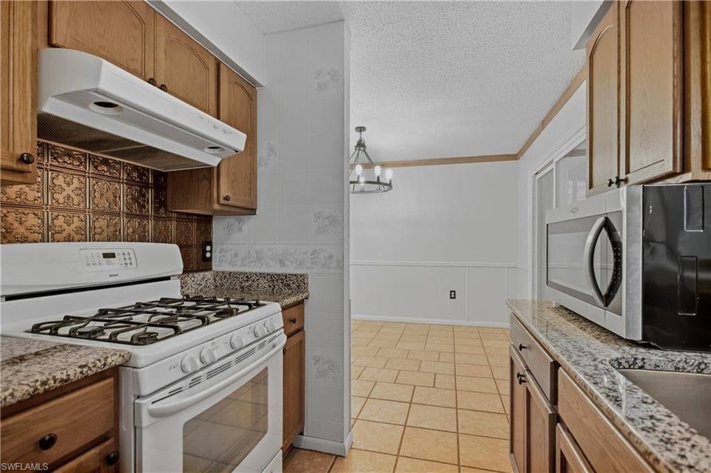 16564 25th LN-19
