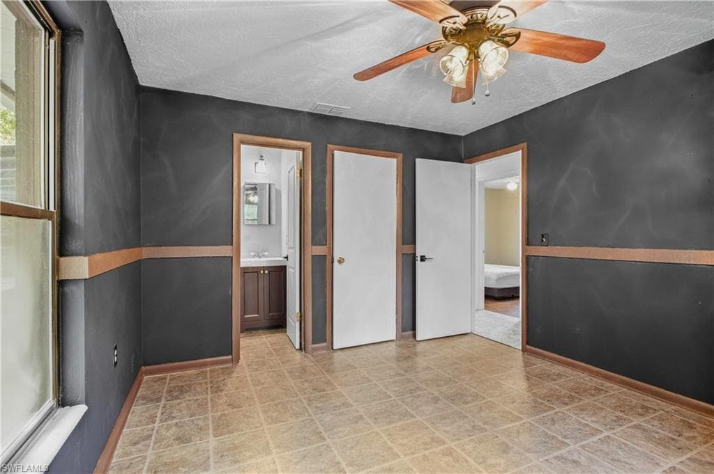 16564 25th LN-25