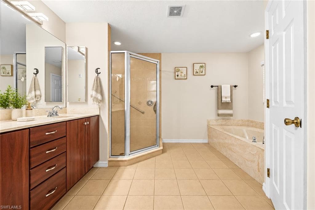 2223 NW 25th TER-22