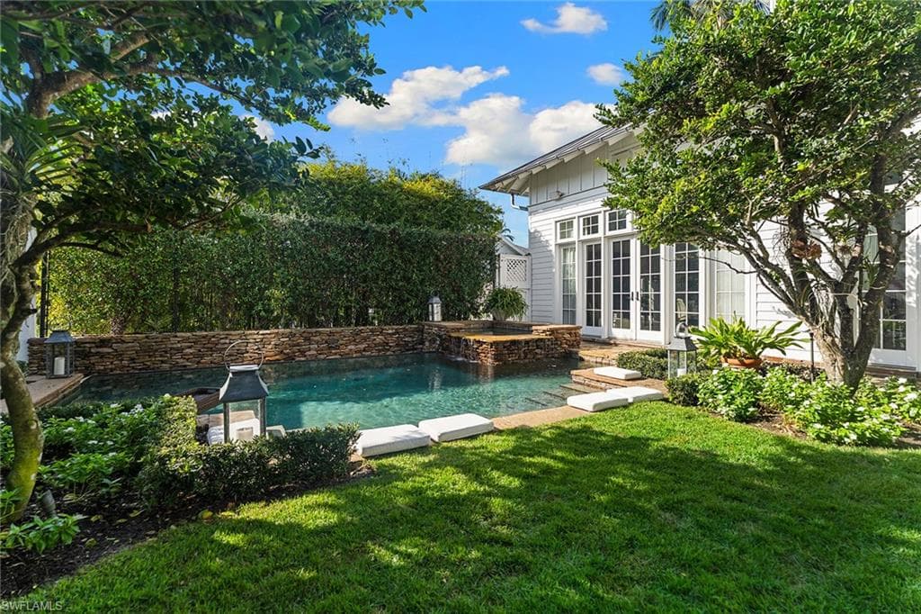 1800 Gordon DR-32
